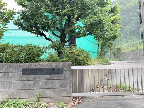 横浜市立本牧中学校まで950m