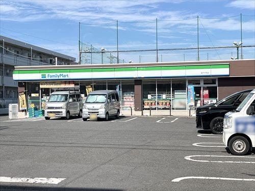ファミリーマート登戸中央店まで260m