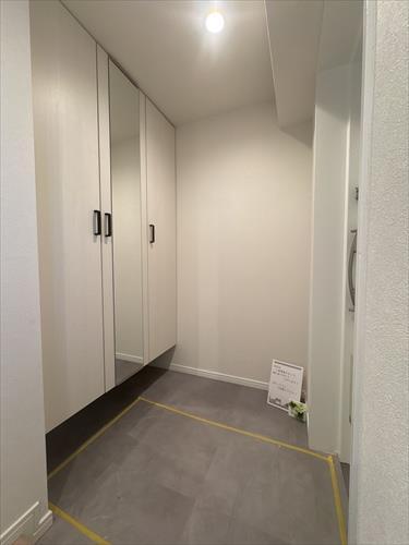 鏡付きの内玄関です！