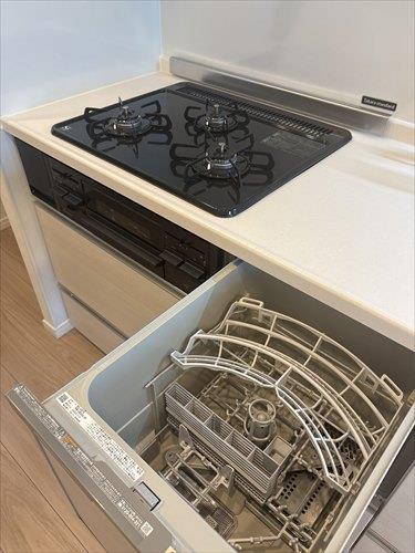 3口コンロと食洗器付きです♪