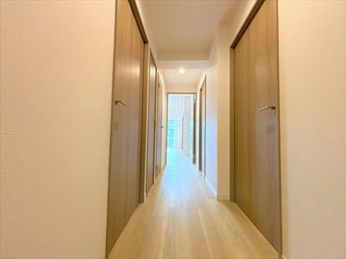 廊下（2025年11月撮影）