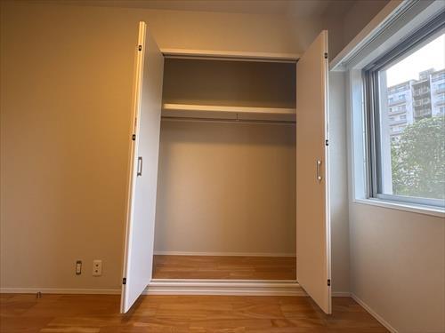 洋室　約5.0帖　収納