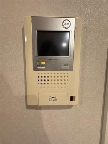 カメラ付きのインターフォンです♪