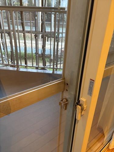 電車が前を通りますが、二重窓です！