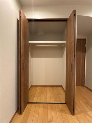 洋室（約5.6帖）収納