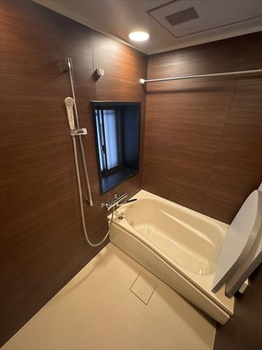 窓付きの浴室です。