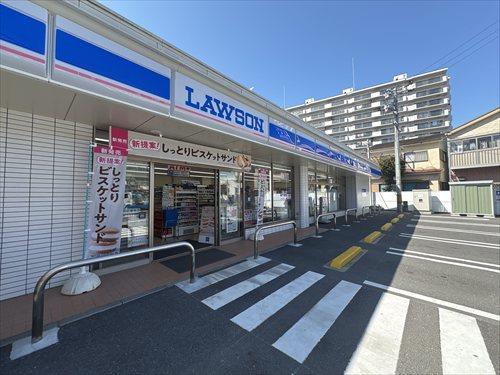 ローソン鶴見市場上町店まで300ｍ