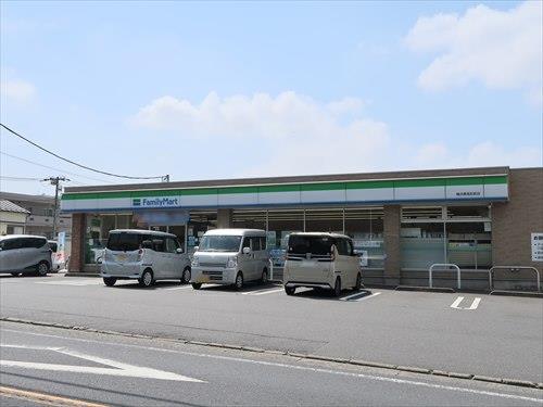 ファミリーマート横浜東高校前店610m