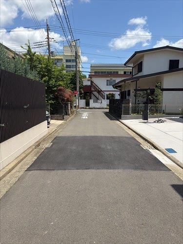北側前面道路