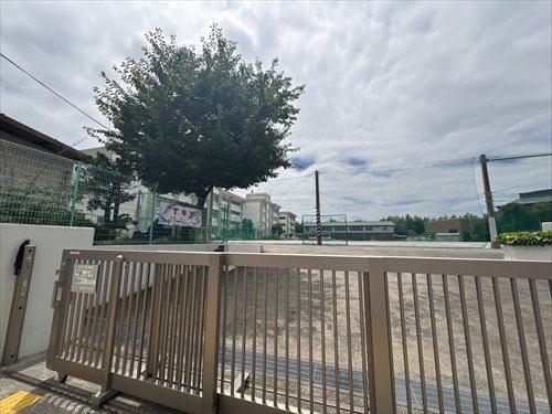川崎市立犬蔵中学校まで990ｍ