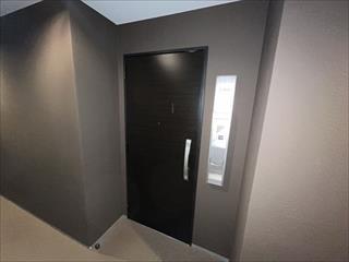 入口（外側から撮影）