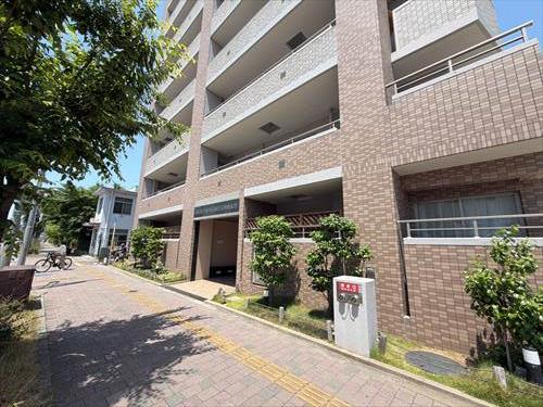 マンション前歩道