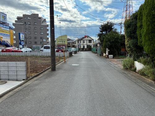 現地（２０２５年１０月）撮影　前面道路