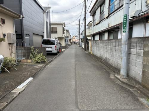 南側公道：幅員約４ｍ