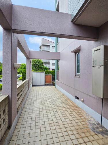 テラス付き住戸。１階角住戸ならではの間取りです。
