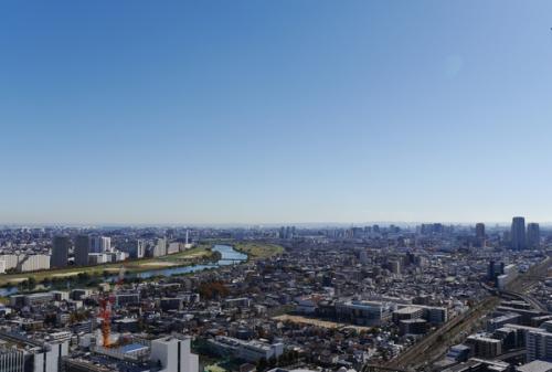 【バルコニーからの眺望】日中　遮蔽なく広々とした景色をご覧になられます。