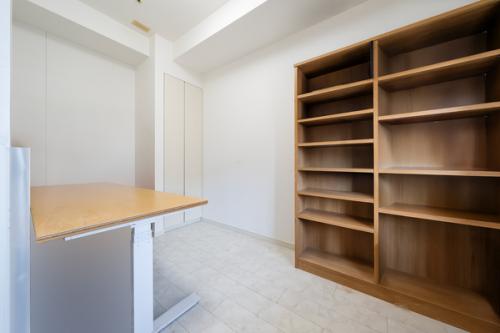 ４．３帖の洋室は、ワークスペースや書斎として最適な空間です