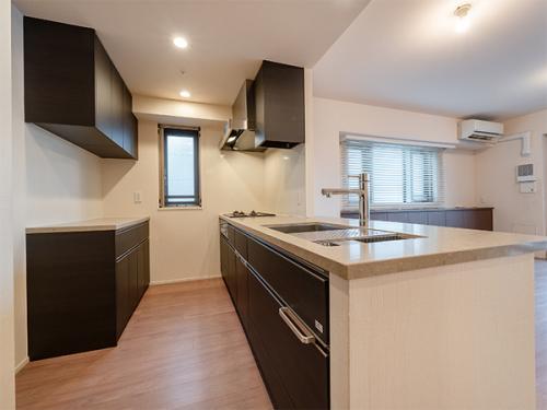 【約３．５帖】◇システムキッチンは、リビングを見渡せるカウンター式。