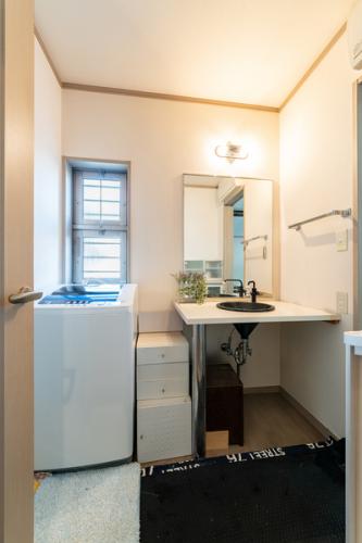 【２階洗面台】 身だしなみチェックや肌のお手入れに最適です