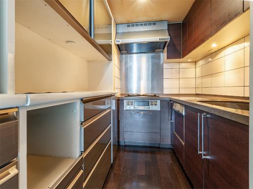 約３．７帖のキッチンは、広々としております。