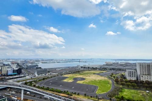 バルコニーからは東京湾や東京ゲートブリッジを望みます。
