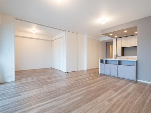 約１８．３帖のＬＤＫ。　床暖房が完備されてます。