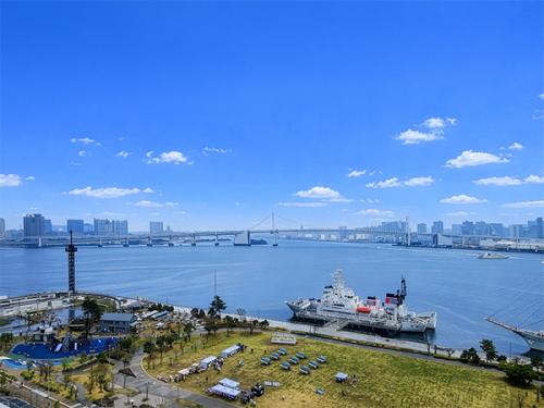 前面棟がないため、目の前は湾岸地域を一望できるオーシャンビュー