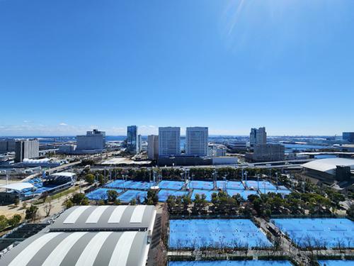 有明テニスの森公園や東京湾の青、木々の緑といった自然色が多い景色です。