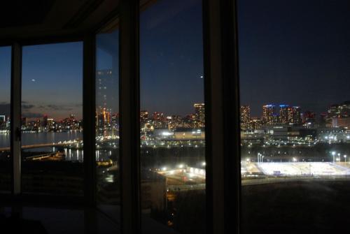 眺望３　夜間は都心の煌びやかな夜景を望むことができます