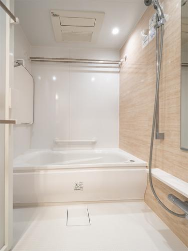 カラリ床、浴室乾燥、魔法びん浴槽など充実した浴室です。