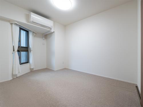 約６．６帖の洋室はウォークインクローゼットがあります