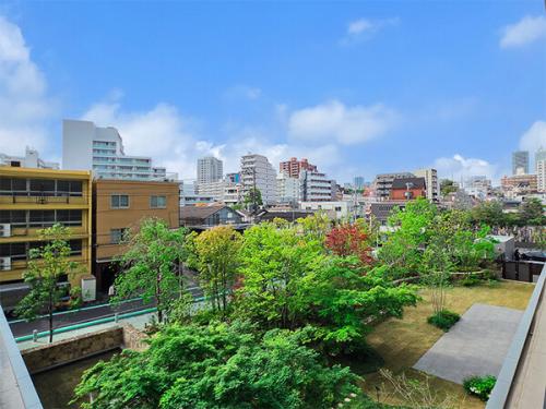 マンション内の中庭「インナーフォレスト」が目の前の眺望