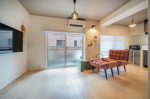 【リビングダイニングキッチン】西向きのバルコニーに面しており、通風良好なＬＤＫ。