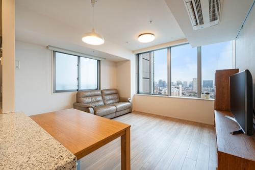 【リビングダイニング】開放感と明るさをもたらす魅力のリビングダイニング。