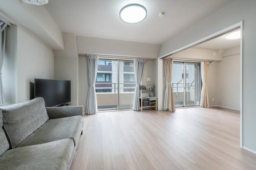 【ＬＤＫ約１２．９帖】南向き角部屋のため陽当たり良好です！