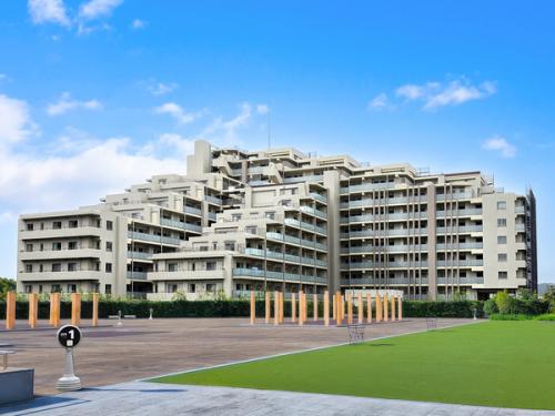 【建物外観】２０１３年１月築、総戸数２０１戸の大規模マンション