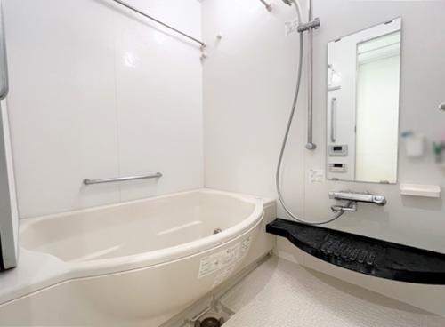 １４１８サイズの大型浴室です。雨の日のお洗濯にも便利な浴室換気乾燥機付き！