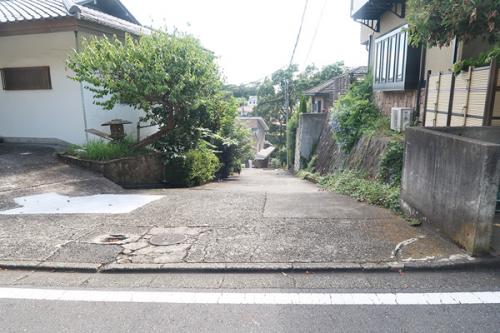 北西側・通路