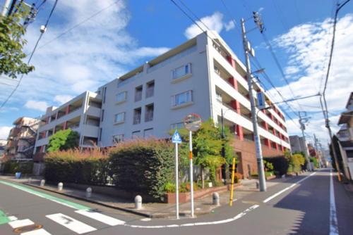 池袋駅まで徒歩10分以内でありながら閑静な住宅街に立地しております