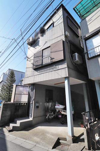 車庫付き木造３階建て３DK　建物面積：６９．０４平米です