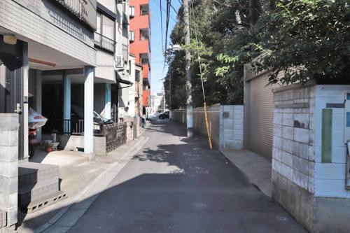 前面道路：公道、方位：南東、道路幅員：４ｍ