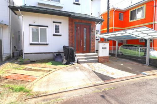 駐車スペース２台分あり！