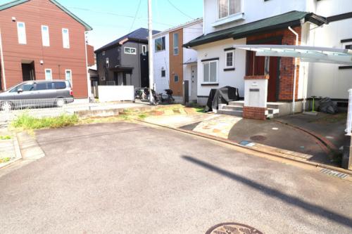 北側公道（幅員約４．５ｍ）に面しています！