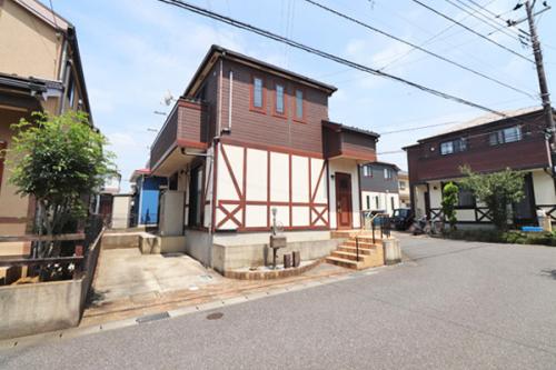 ハーフティンバー様式を取り入れた外観。スタイリッシュなお住まいです