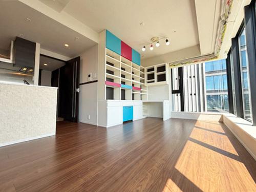 開放感あふれるLDは、天井高約２.6ｍ、天井カセット型エアコン！