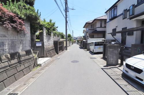 南側公道約4.4m 閑静な住宅街です 南側公道約4.4m 閑静な住宅街です