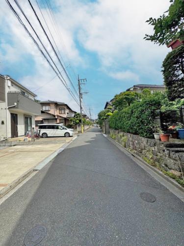 前面道路幅員は約4.5メートル。