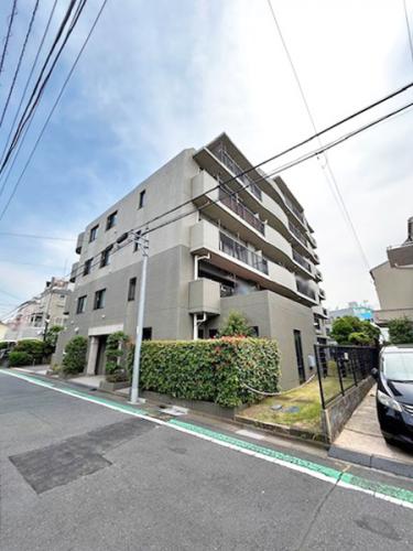 学校や公園などが近く緑豊かで静かな住環境