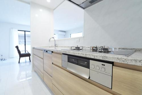 寒い季節に重宝するキッチンスペースにもガス床暖房完備