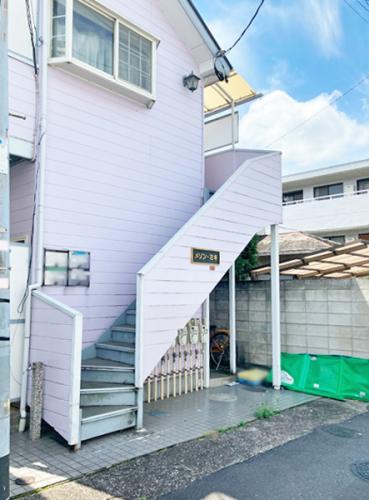 中央線・総武線・丸ノ内線「荻窪」駅まで徒歩16分。複数路線利用可能な立地。 中央線・総武線・丸ノ内線「荻窪」駅まで徒歩16分。複数路線利用可能な立地。